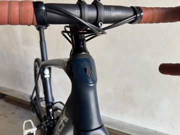 Used Trek Domane SL 5 2020 2020 Road & Gravel, Blue — image 4 of 9