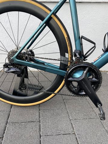 Canyon Ultimate CF SLX 8 Di2 2024 2024 Road & Gravel usato, Verde — immagine 6 di 7