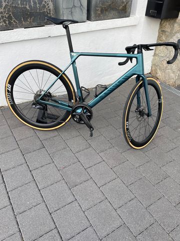 Canyon Ultimate CF SLX 8 Di2 2024 2024 Road & Gravel usato, Verde — immagine 1 di 7