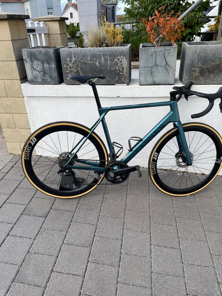 Canyon Ultimate CF SLX 8 Di2 2024 2024 Road & Gravel usato, Verde — immagine 7 di 7