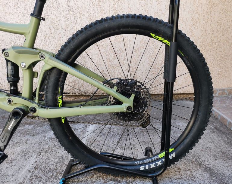 Used Giant Trance 3 2020 2020 Mountainbike, Green, 27.5 — image 8 of 10