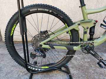 Used Giant Trance 3 2020 2020 Mountainbike, Green, 27.5 — image 2 of 10