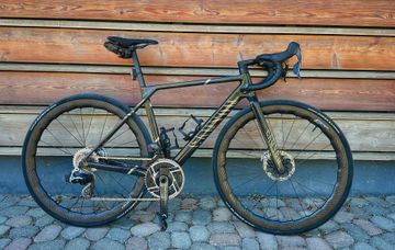 Gebrauchtes Canyon Ultimate CFR AXS 2025 2025 Road & Gravel, Schwarz — Bild 1 von 5