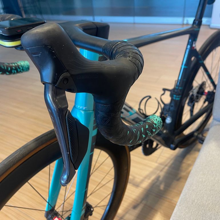 Used Scott Addict RC Shimano Ultegra Di2 2022 Road & Gravel, Light Gray — image 3 of 12