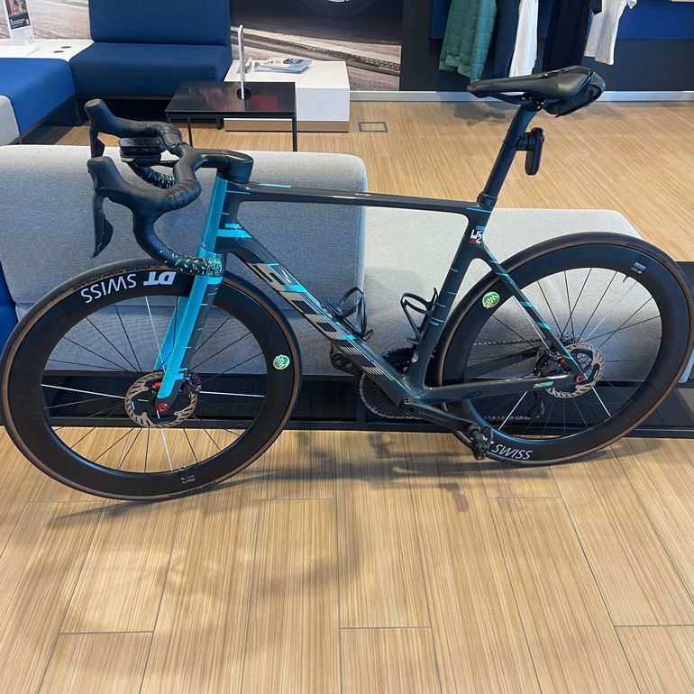 Used Scott Addict RC Shimano Ultegra Di2 2022 Road & Gravel, Light Gray — image 8 of 12