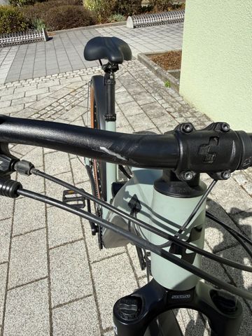 Cube Reaction Hybrid Performance 625 2023 Mountainbike usato, Grigio chiaro — immagine 11 di 15
