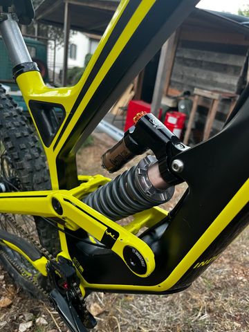 Použité YT Custom SRAM GX Eagle 2017 Mountainbike — obrázek 8 z 9