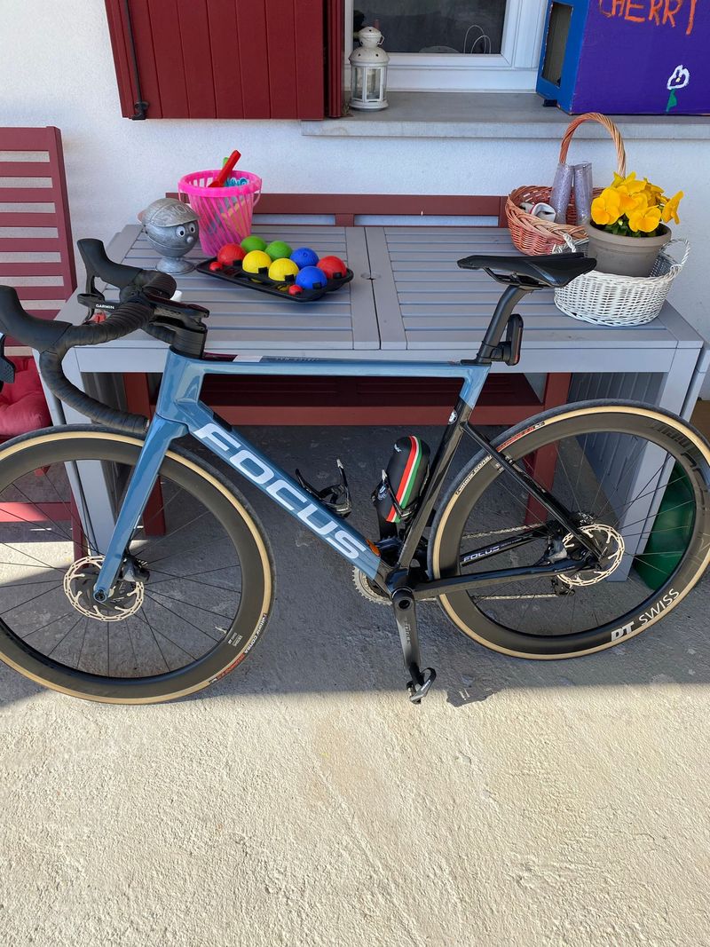 Używany Focus IZALCO MAX 9.8 2022 2022 Road & Gravel