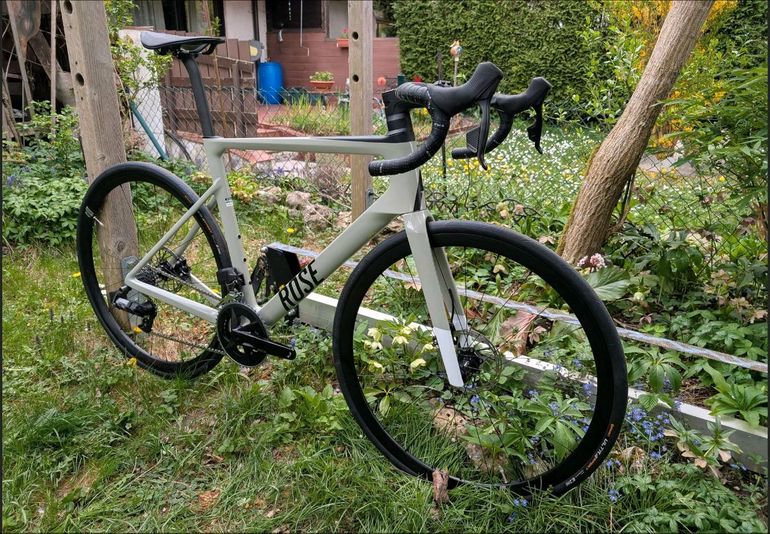 Rose Xlite 04 Rival AXS 2024 2024 Road & Gravel usato, Grigio chiaro — immagine 3 di 7