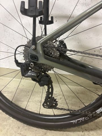 Giant Revolt Advanced 0 2025 2025 Road & Gravel usato, Grigio chiaro — immagine 8 di 16