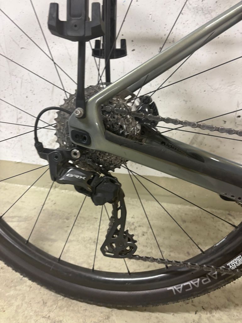 Giant Revolt Advanced 0 2025 2025 Road & Gravel usato, Grigio chiaro — immagine 8 di 16