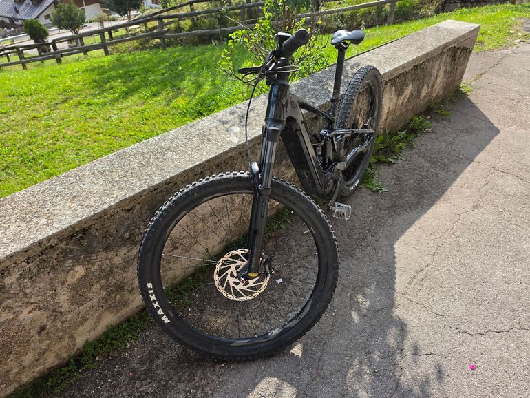 Giant Stance E+ 2 2023 2023 Mountainbike de segunda mano, Negro — imagen 2 de 6
