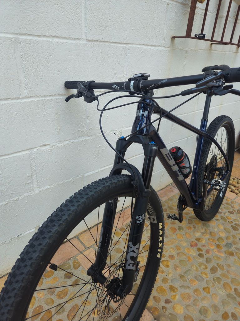 Used BH Custom Shimano Deore XT 2024 Mountainbike, Blue — image 4 of 6