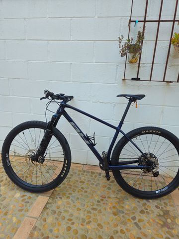 Used BH Custom Shimano Deore XT 2024 Mountainbike, Blue — image 1 of 6