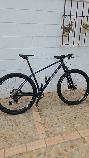 Used BH Custom Shimano Deore XT 2024 Mountainbike, Blue — image 2 of 6