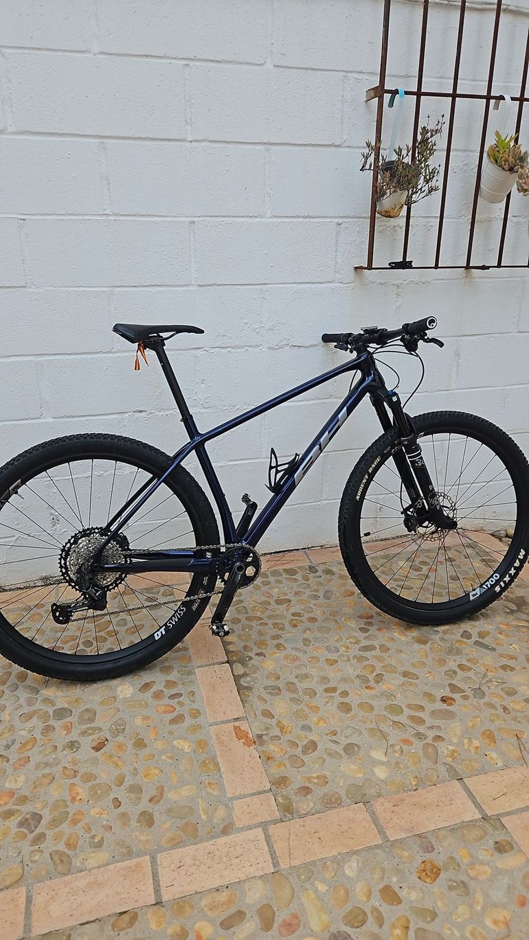 Used BH Custom Shimano Deore XT 2024 Mountainbike, Blue — image 2 of 6