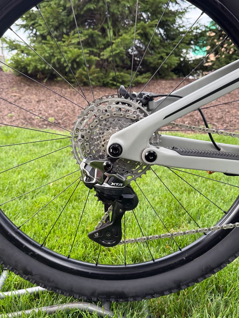 Used Transition Smuggler 2025 Mountainbike, Light Gray — image 4 of 14