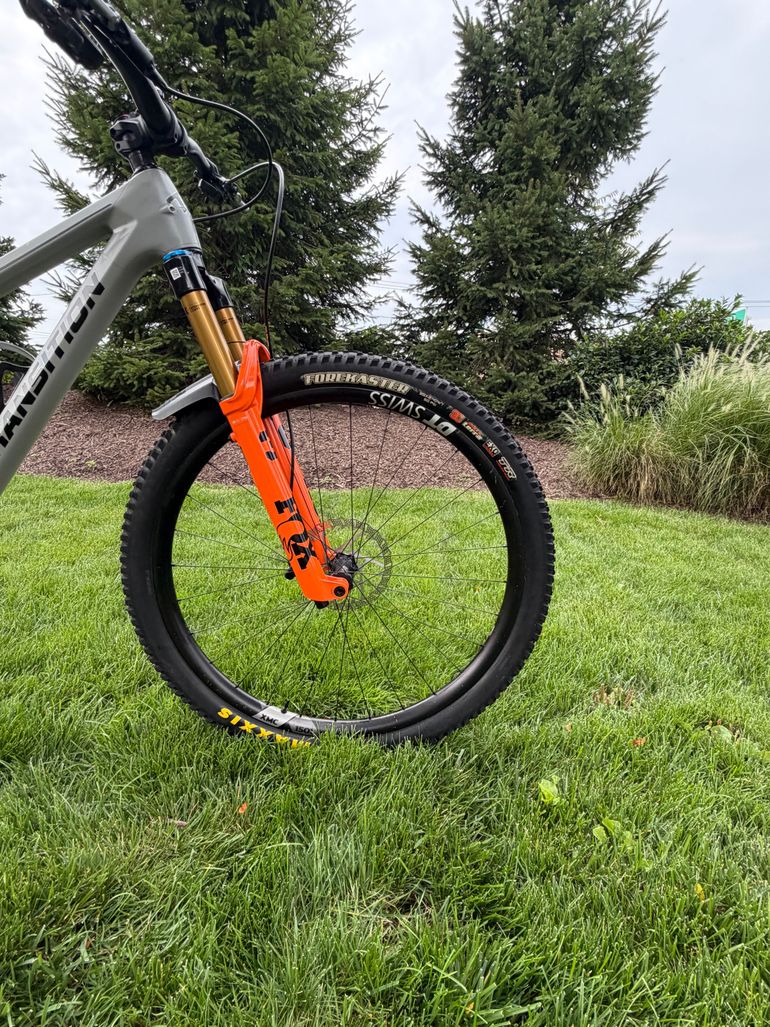 Used Transition Smuggler 2025 Mountainbike, Light Gray — image 5 of 14