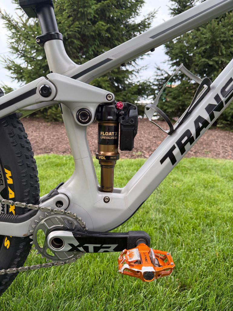 Used Transition Smuggler 2025 Mountainbike, Light Gray — image 3 of 14