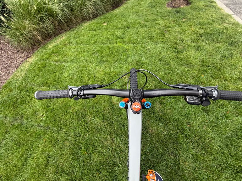 Used Transition Smuggler 2025 Mountainbike, Light Gray — image 7 of 14