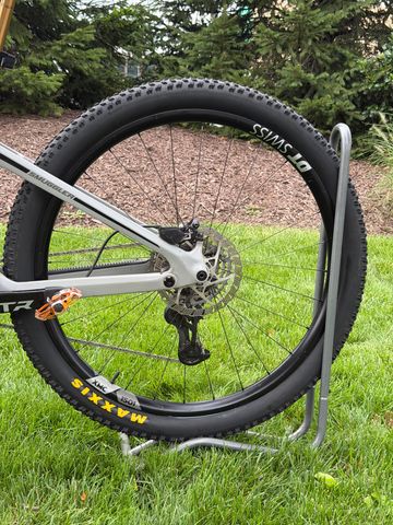Used Transition Smuggler 2025 Mountainbike, Light Gray — image 9 of 14