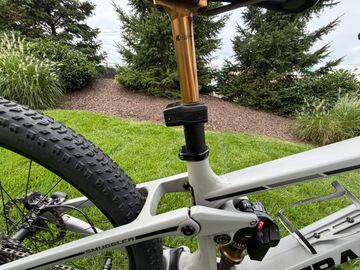 Used Transition Smuggler 2025 Mountainbike, Light Gray — image 8 of 14