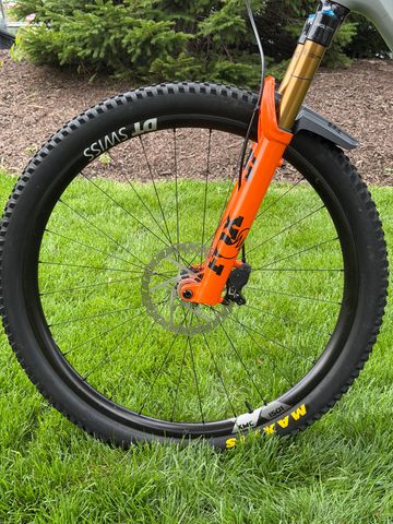 Used Transition Smuggler 2025 Mountainbike, Light Gray — image 11 of 14