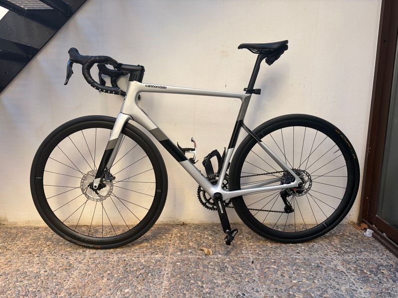 Used Cannondale SuperSix EVO Carbon Disc 105 Di2 2022 2022 Road & Gravel