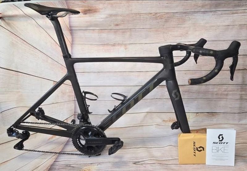 Scott Addict RC 15 2024 2024 Road & Gravel d'occasion