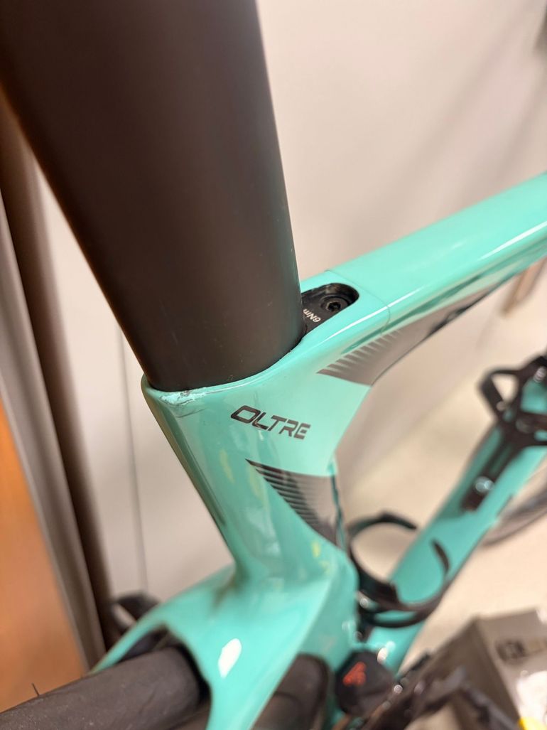 Brugt Bianchi Oltre Comp 105 Di2 2023 2023 Road & Gravel — billede 5 af 7