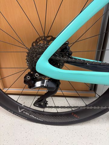 Brugt Bianchi Oltre Comp 105 Di2 2023 2023 Road & Gravel — billede 3 af 7
