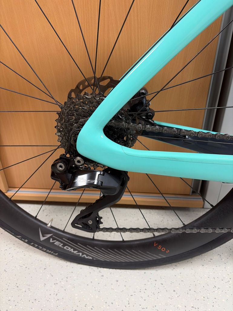 Brugt Bianchi Oltre Comp 105 Di2 2023 2023 Road & Gravel — billede 3 af 7