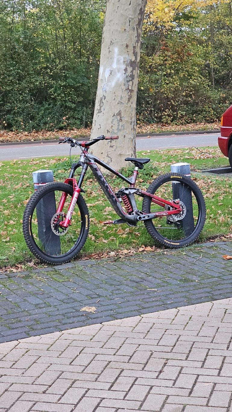 Trek Slash 7 Gen 5 2023 2023 Mountainbike d'occasion — image 2 sur 10