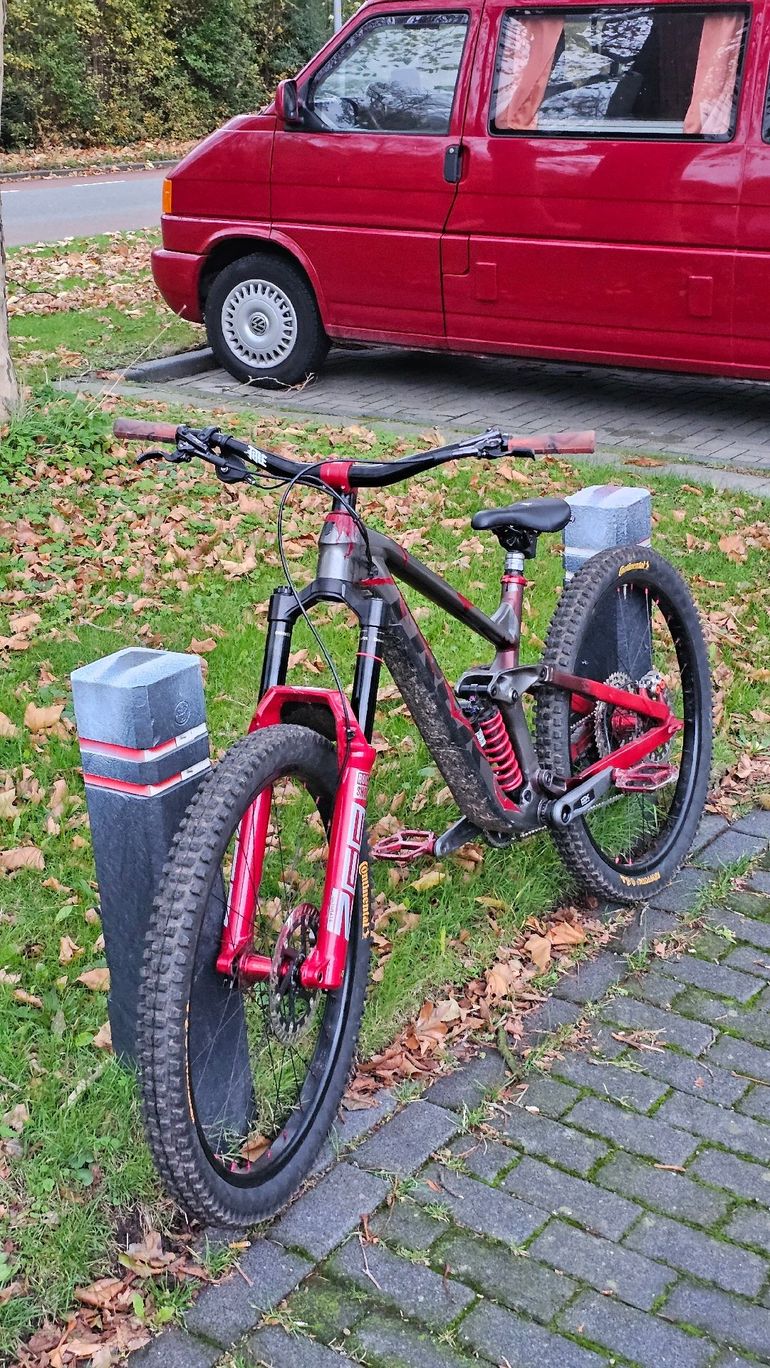 Trek Slash 7 Gen 5 2023 2023 Mountainbike d'occasion — image 4 sur 10