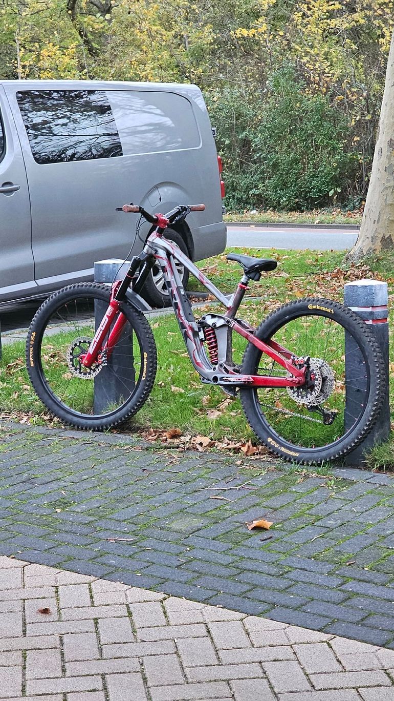 Trek Slash 7 Gen 5 2023 2023 Mountainbike d'occasion — image 3 sur 10