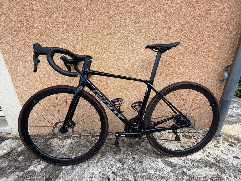 Used Giant Tcr Shimano 105 Di2 2025 Road & Gravel, Black — image 2 of 5