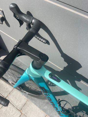 Used Bianchi e-Oltre 105 2025 2025 Road & Gravel, Green — image 3 of 6