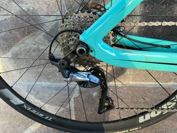Gebrauchtes Bianchi Aria e-Road 2018 2018 Road & Gravel, Blau — Bild 4 von 4