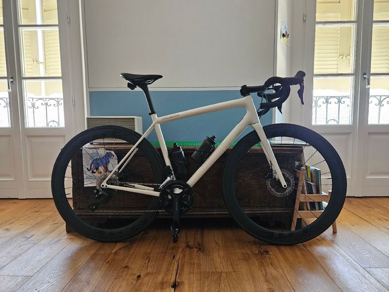 Specialized Aethos Comp - Shimano 105 Di2 2024 | 2BX