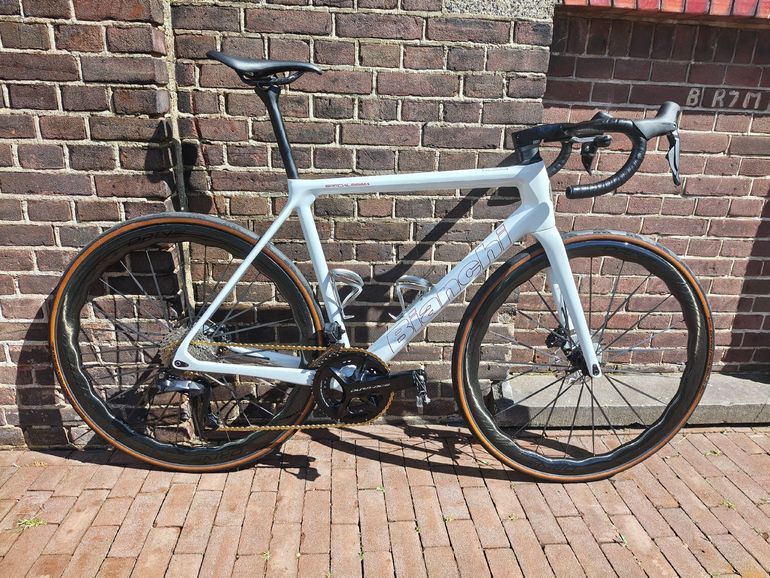 Bianchi Specialissima PRO Ultegra Di2 2024