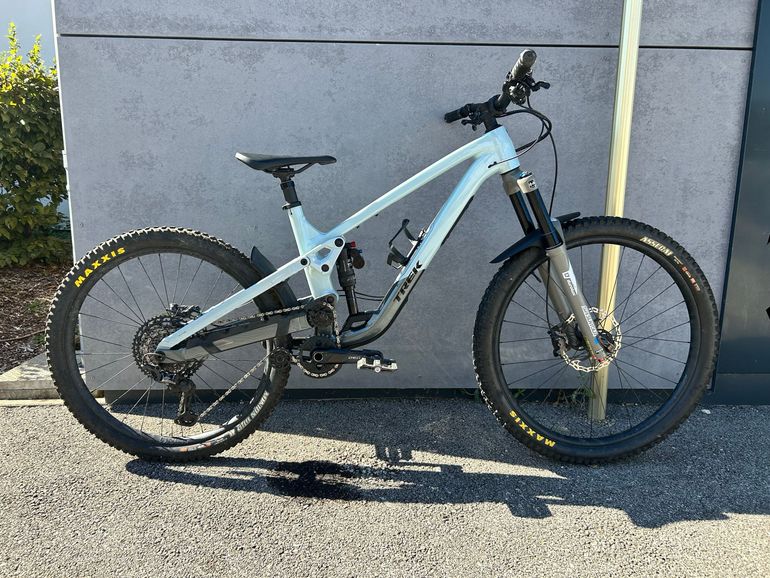 Trek Slash 8 Gen 6 2024 — Price & Specs | 2BX
