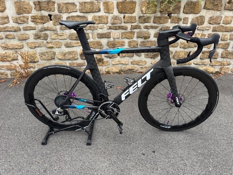 Felt AR FRD Ultimate RED eTap AXS 2022 — Price & Specs | 2BX