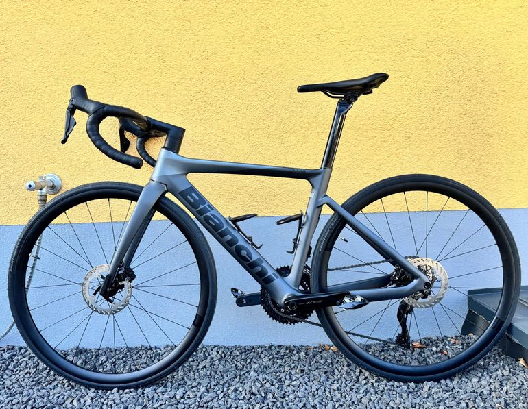 Bianchi Oltre Race 105 Di2 2023