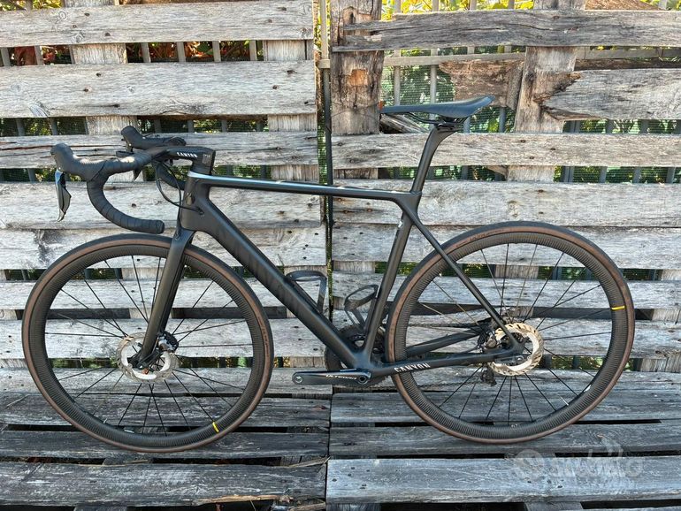 Canyon Ultimate CF SL 8 2022 — Price & Specs | 2BX