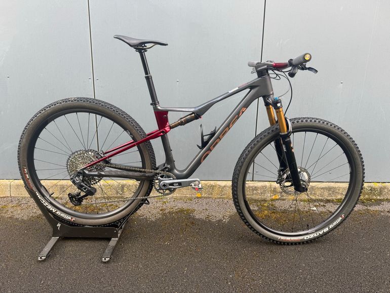 Orbea OIZ M-TEAM AXS 2025