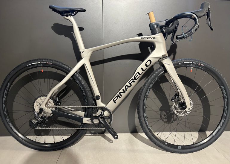 Pinarello GREVIL F5 - SHIMANO GRX 610 2024