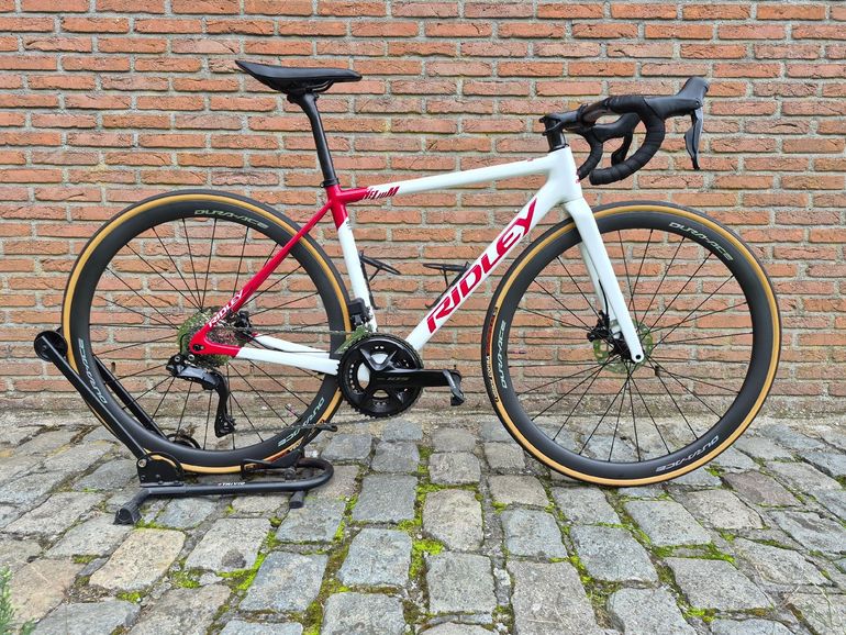 Ridley Helium Disc - Shimano 105 DI2 // 2x12s 2024
