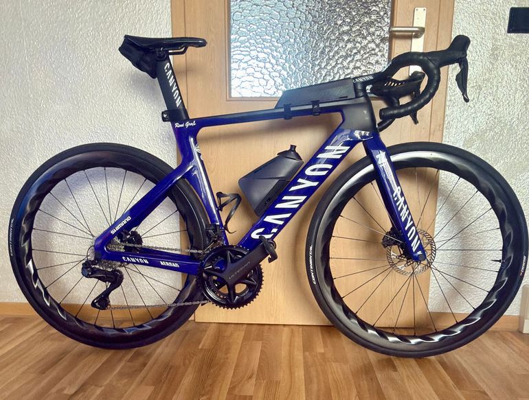 Canyon Aeroad CF SLX 8 Disc Di2 2022 — Price & Specs | 2BX