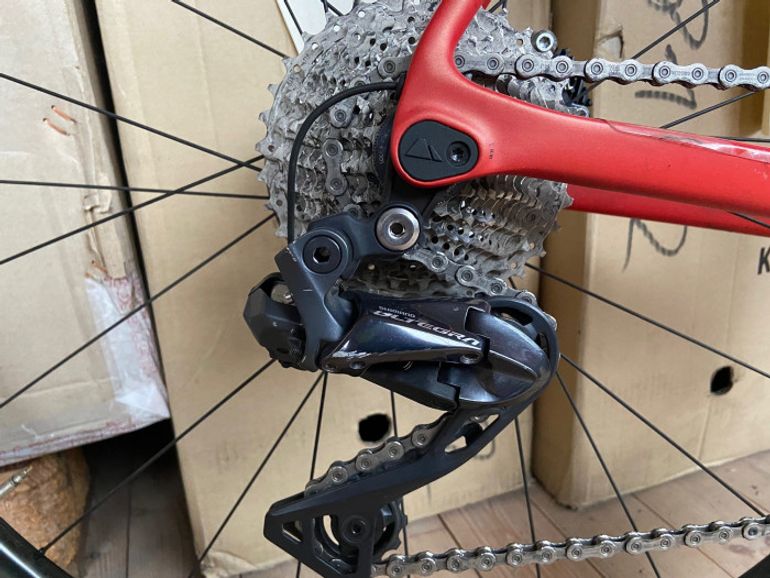 Used Canyon Endurace CF SL Disc 8.0 Aero Di2 2020 Road & Gravel, shop.filter.color.ff0000 — image 4 of 5