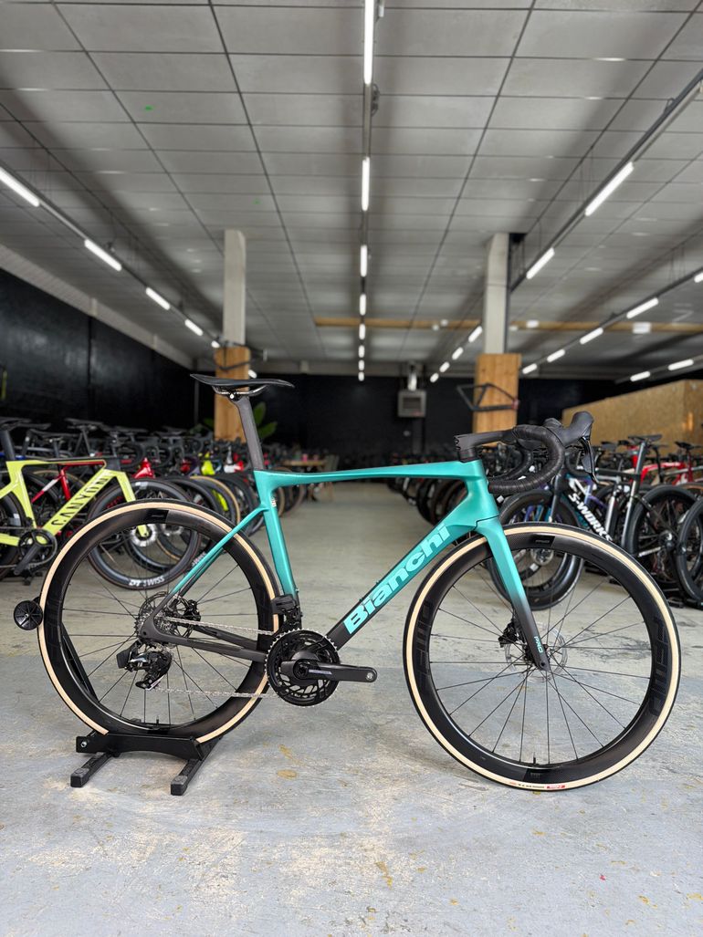 Bianchi Specialissima PRO Sram Force eTap AXS 2025